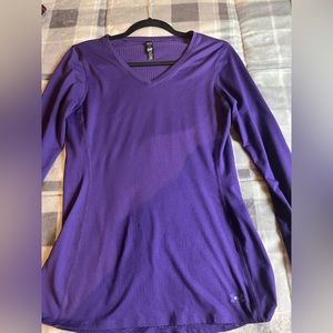 Under Armour cold gear long sleeve V neck shirt purple size Medium